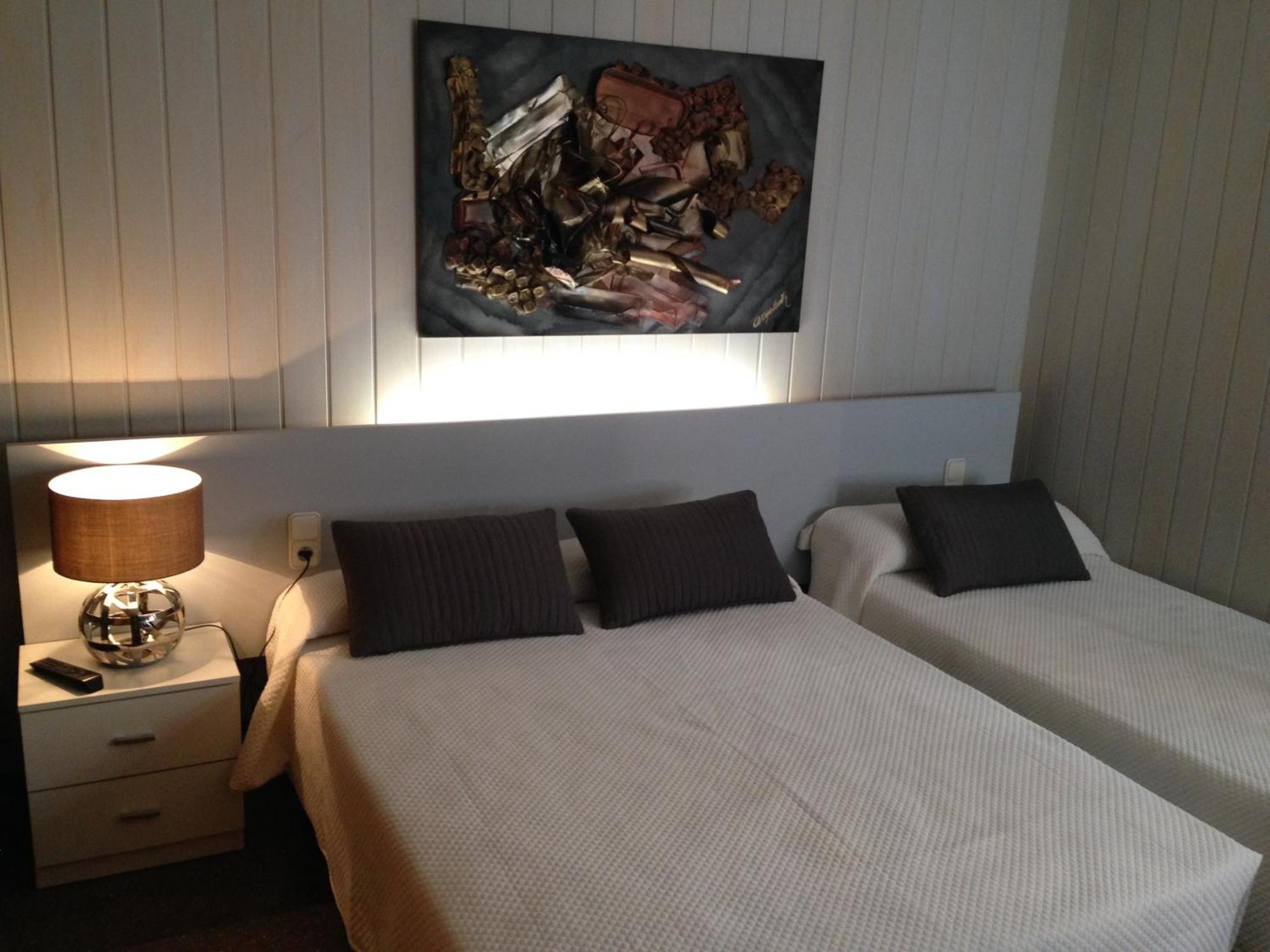 Hostal Sant Marti Puig-reig Luaran gambar
